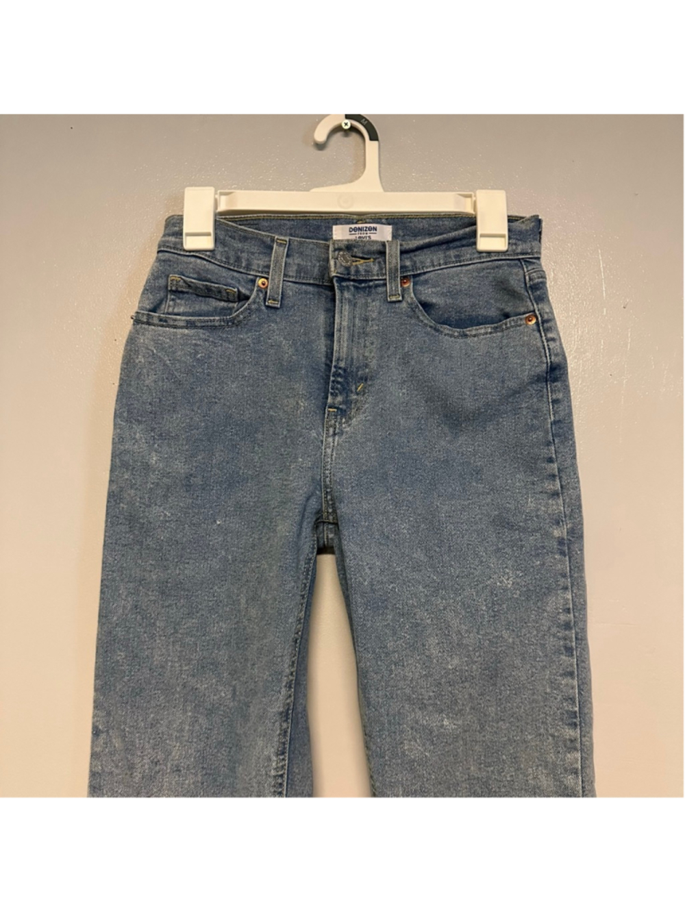 DENIZEN from Levi's Blue '90s Loose Straight Jeans women’s Size 2 acid wash - Picture 6 of 11